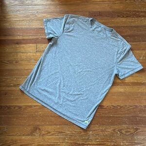 Vuori Shirt Men Medium Light Blue Strato Tech Performance Beathable